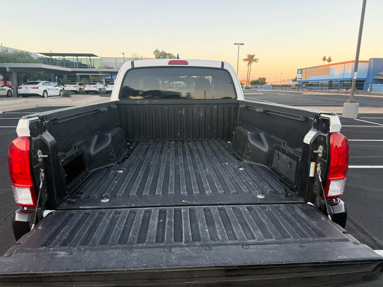 Used 2016 Toyota Tacoma SR RWD image 8