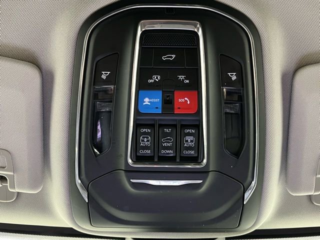 Used 2023 Jeep Grand Cherokee L Limited image 19