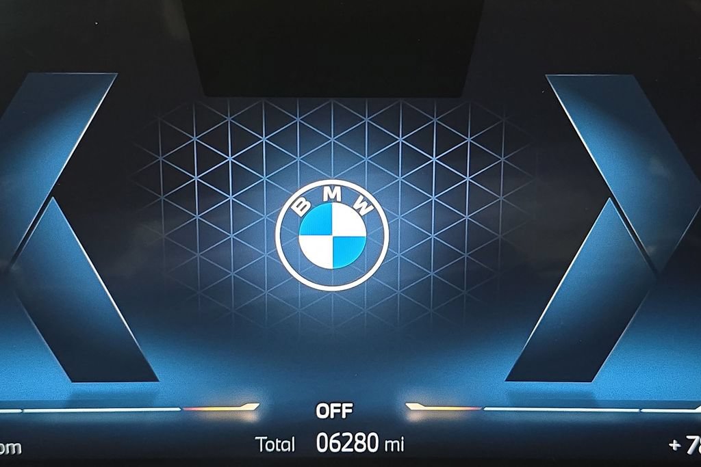 Certified 2023 BMW 760i xDrive w/ Luxury Rear Seating Package AWD/4WD image 16