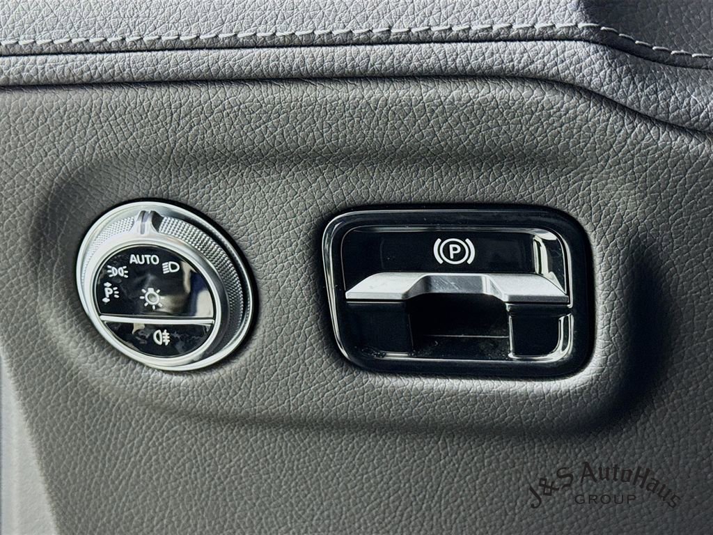 Used 2023 Mercedes-Benz EQS 450+ 4MATIC SUV image 10