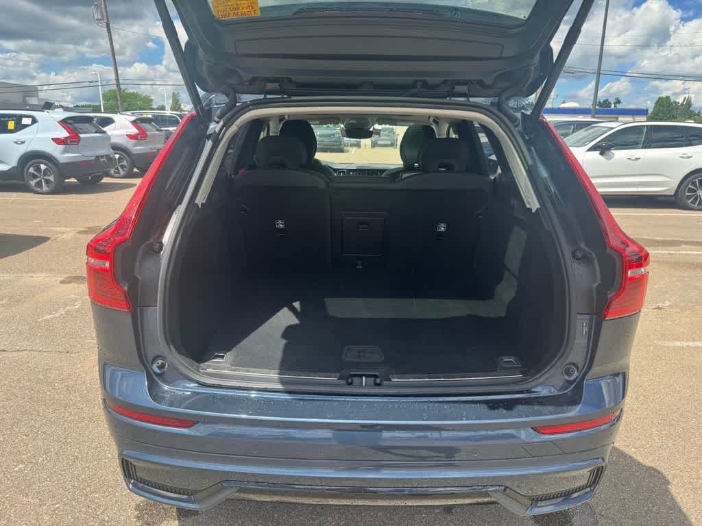 Used 2025 Volvo XC60 B5 Plus AWD/4WD image 9