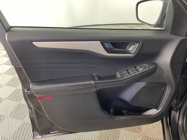 Used 2022 Ford Escape SE w/ SE Sport Appearance Package image 16