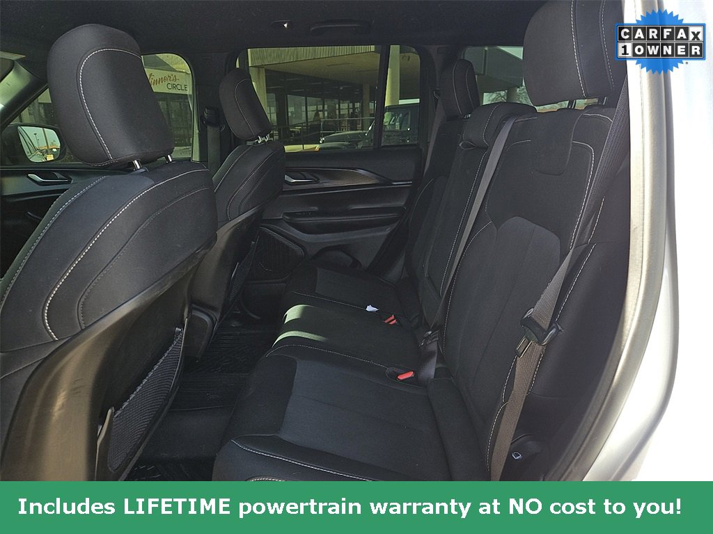 Used 2025 Jeep Grand Cherokee Laredo image 11