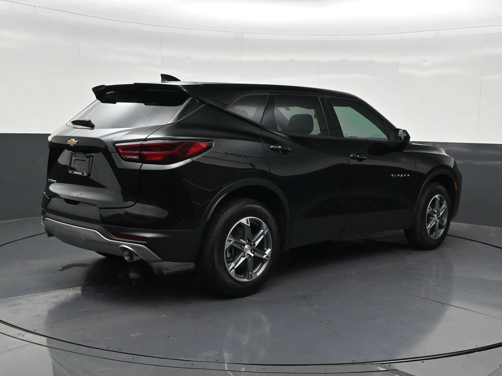 Used 2026 Chevrolet Blazer LT FWD image 5