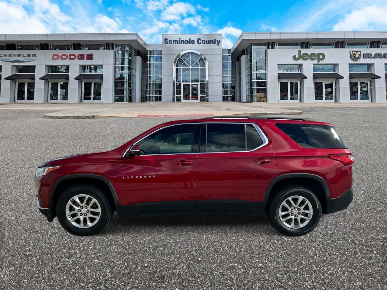 Used 2020 Chevrolet Traverse LT w/ Driver Confidence II Package FWD image 5
