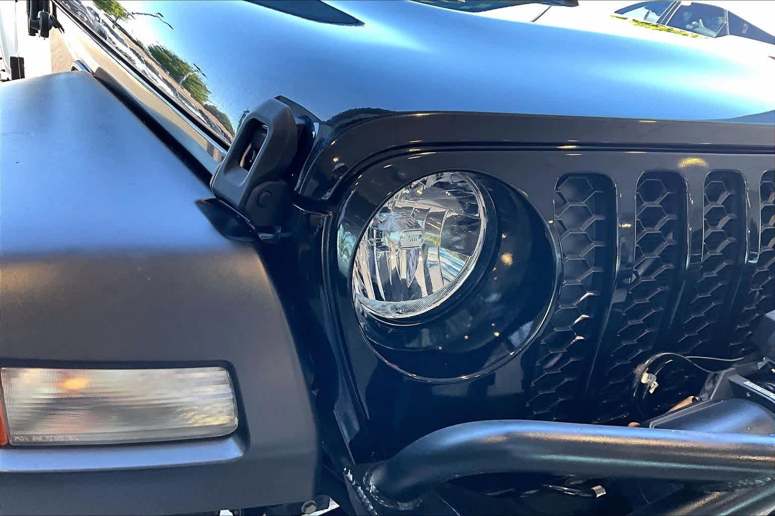 Used 2020 Jeep Gladiator Sport w/ Quick Order Package 24S AWD/4WD image 27