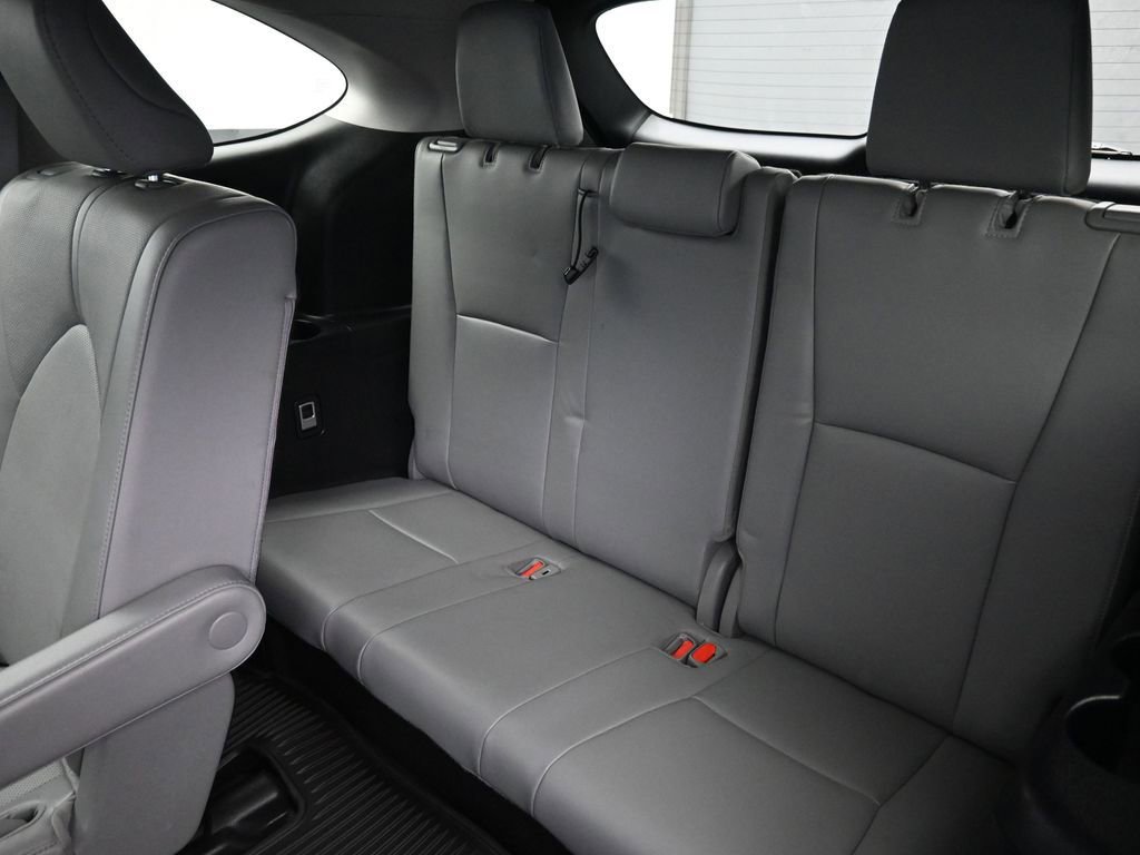 Used 2023 Toyota Highlander Limited image 36