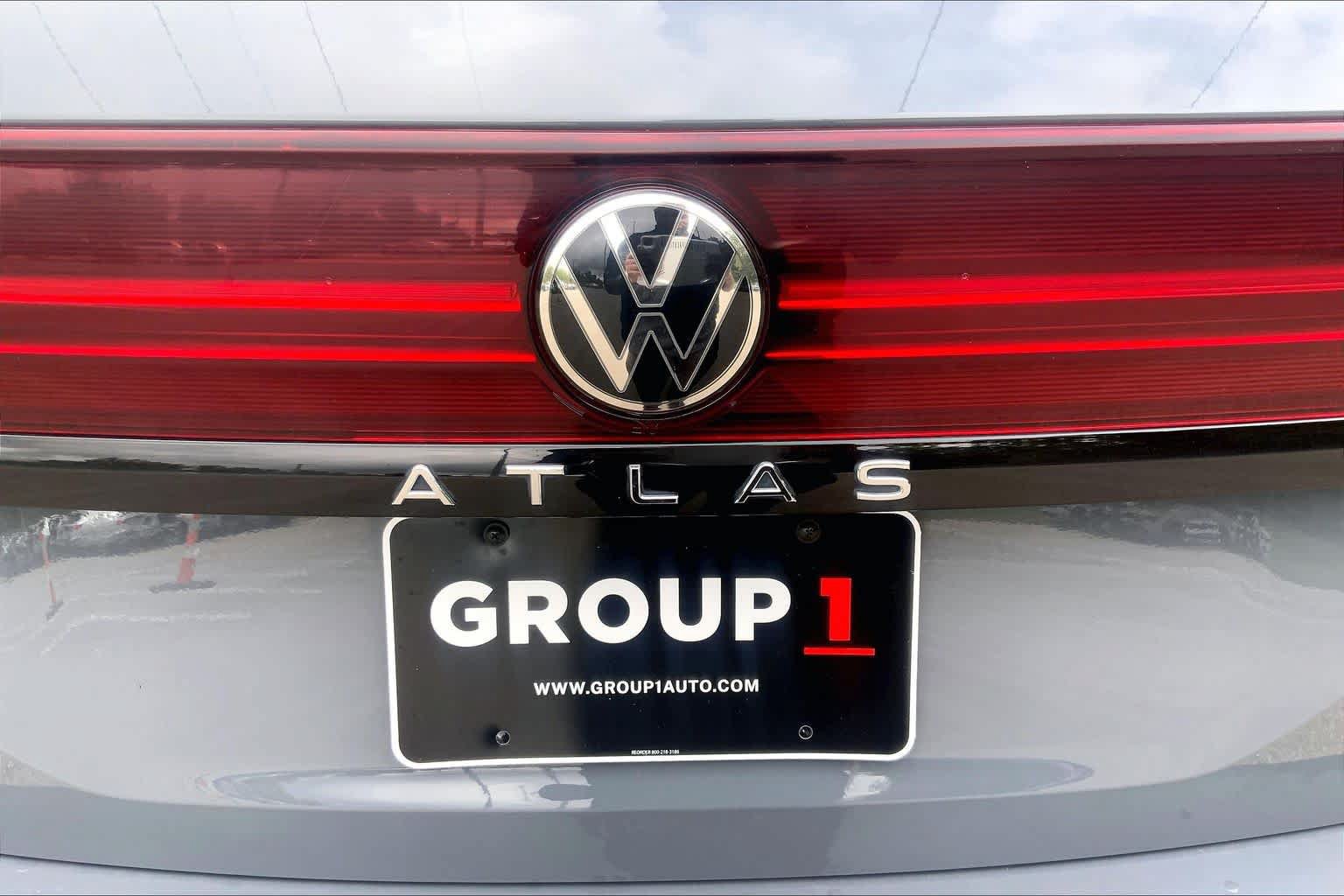 Used 2024 Volkswagen Atlas Peak Edition SE AWD/4WD image 30