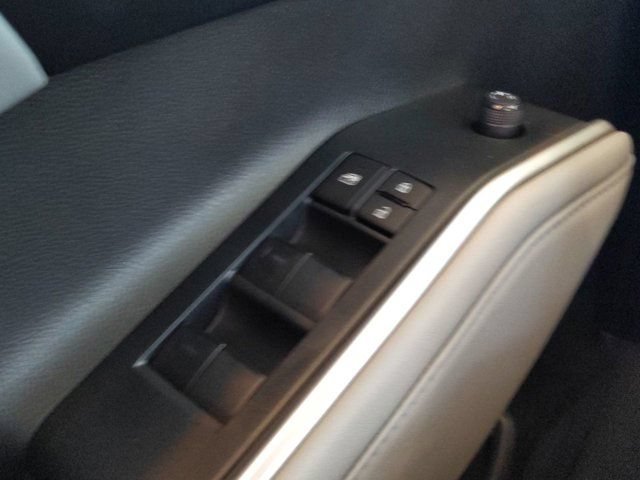 Used 2022 Toyota Highlander XLE FWD image 23