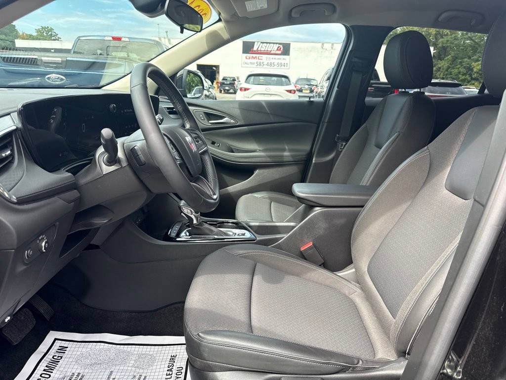 Used 2024 Buick Encore GX Preferred AWD/4WD image 9