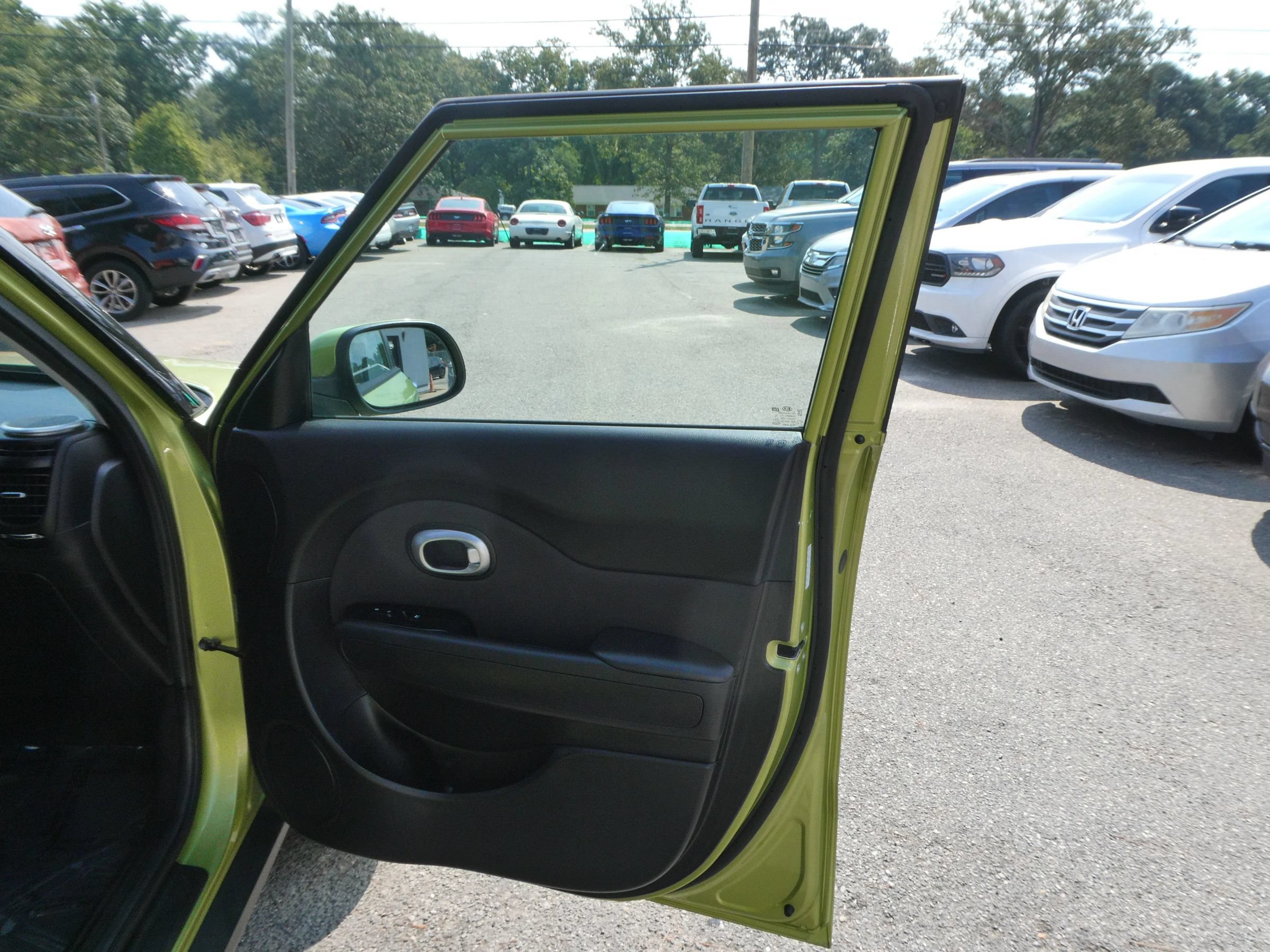 Used 2016 Kia Soul + FWD image 21