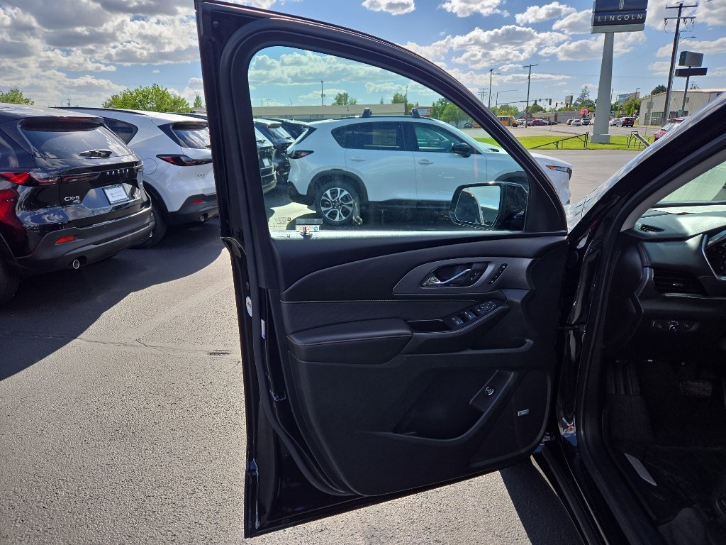Used 2020 Chevrolet Traverse Premier w/ Redline Edition AWD/4WD image 11