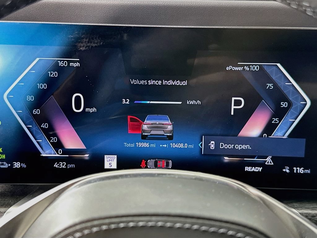 Certified 2024 BMW i7 xDrive60 w/ Executive Package AWD/4WD image 12