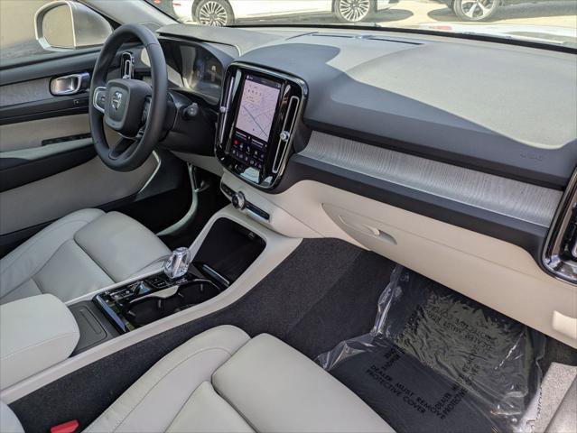 Used 2023 Volvo XC40 B5 Plus w/ Driver Assist Package AWD/4WD image 25