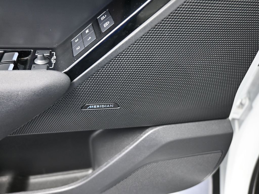 Used 2025 Land Rover Range Rover Velar Dynamic SE image 15