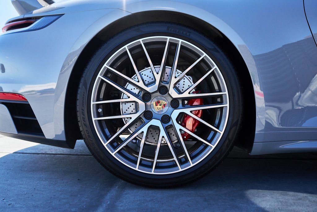 Used 2024 Porsche 911 Carrera 4S w/ Premium Package image 18