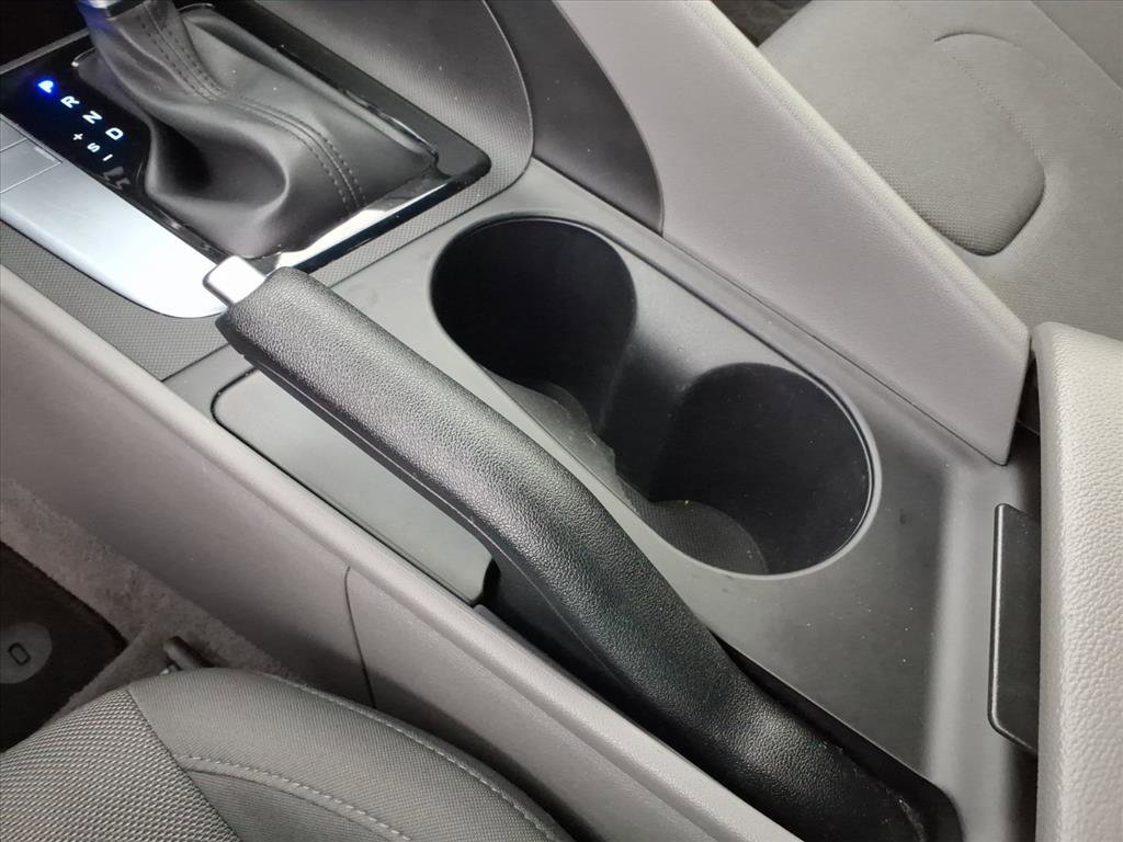Used 2025 Hyundai Elantra SE FWD image 30