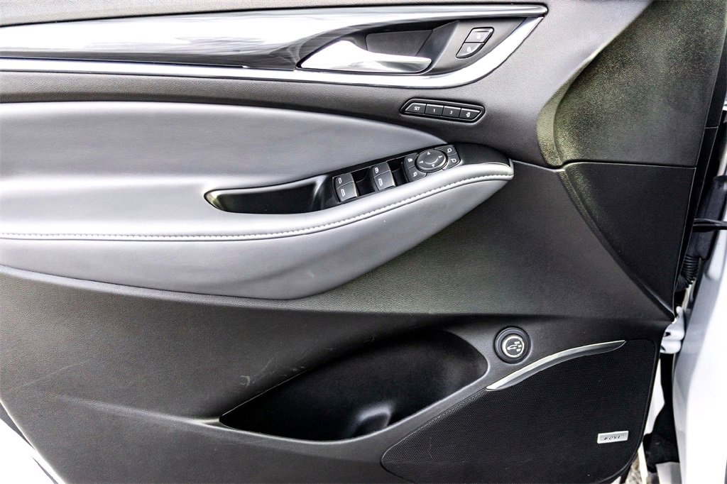 Used 2024 Buick Enclave Premium image 10