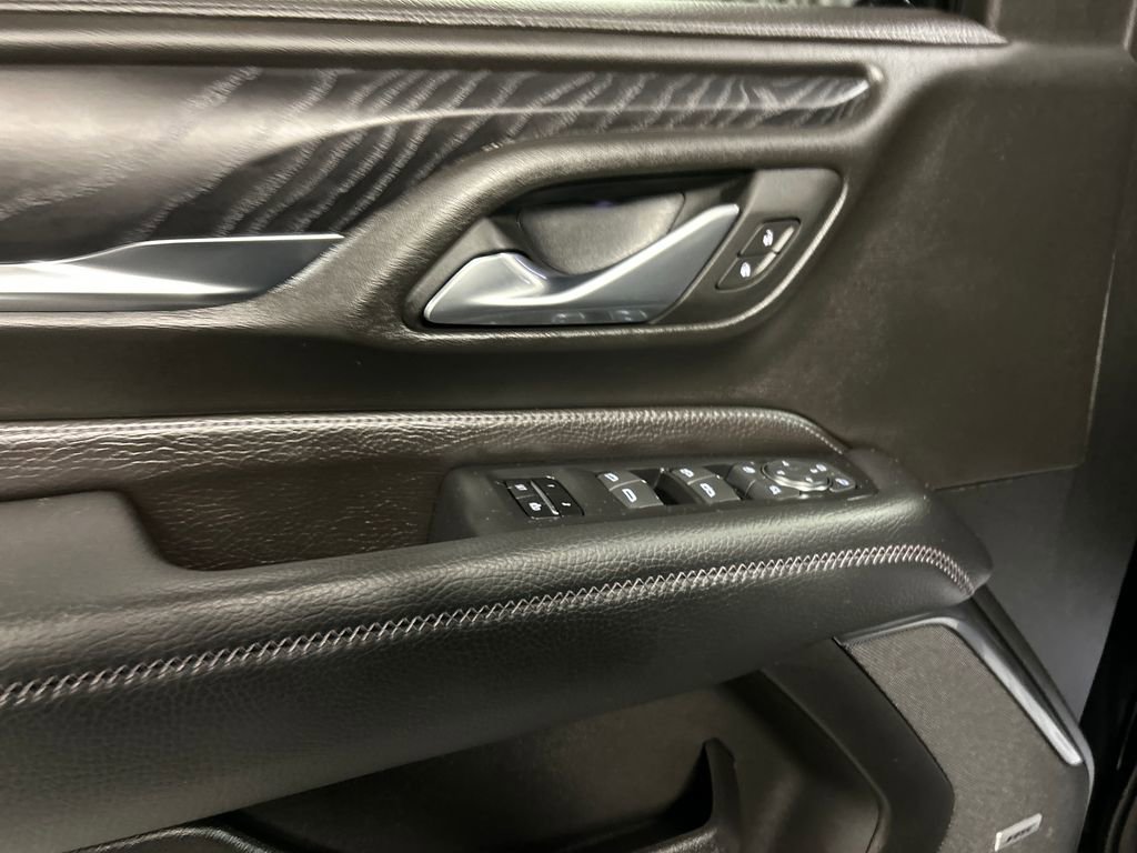 Used 2024 GMC Yukon XL Denali AWD/4WD image 14