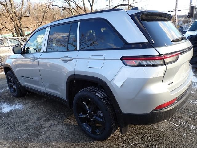 New 2025 Jeep Grand Cherokee Limited w/ Black Appearance Package AWD/4WD image 3