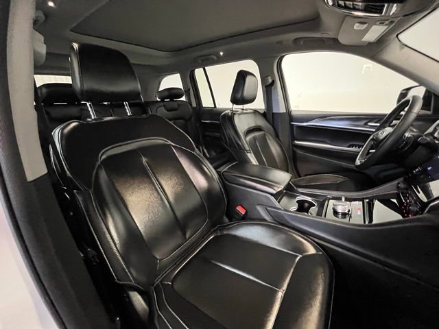 Used 2024 Jeep Grand Cherokee Limited image 9