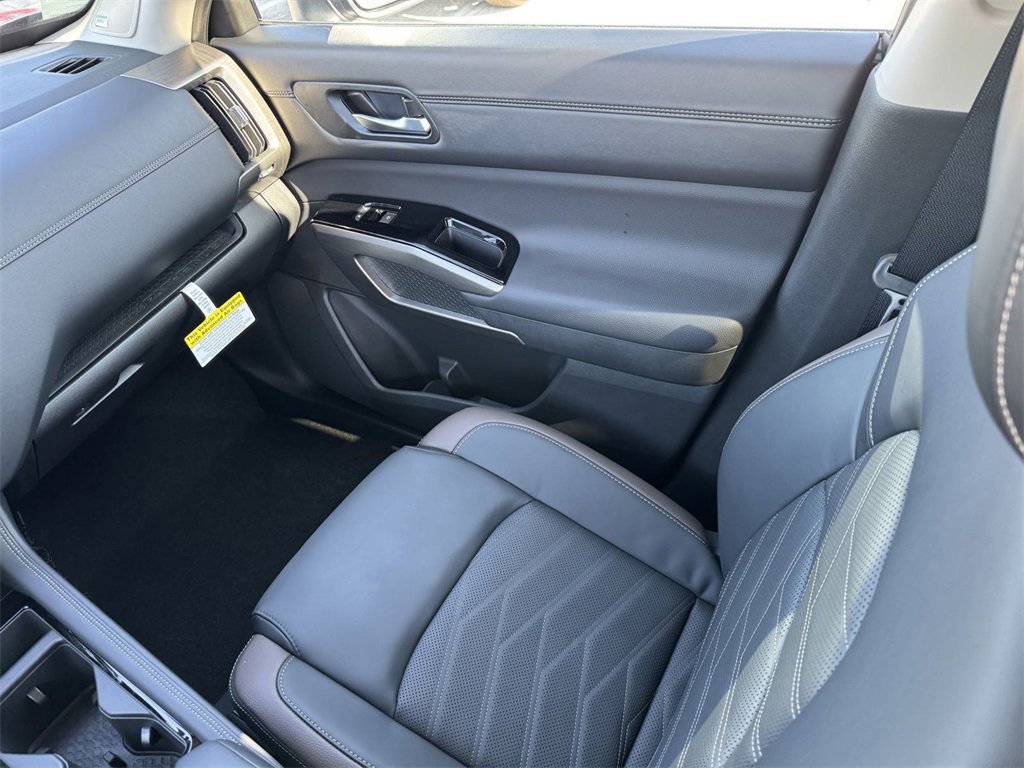 New 2025 Nissan Pathfinder Platinum w/ Lighting Package (N93) image 15