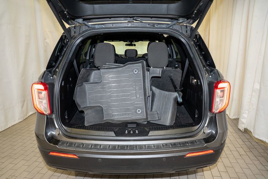 Used 2020 Ford Explorer XLT w/ Comfort Package image 5