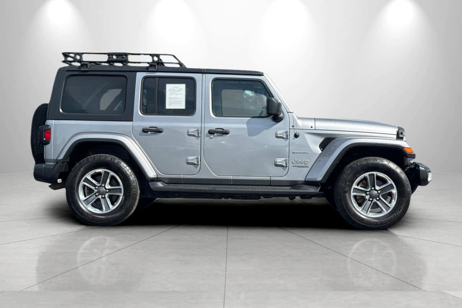 Used 2018 Jeep Wrangler Unlimited Sahara AWD/4WD image 8
