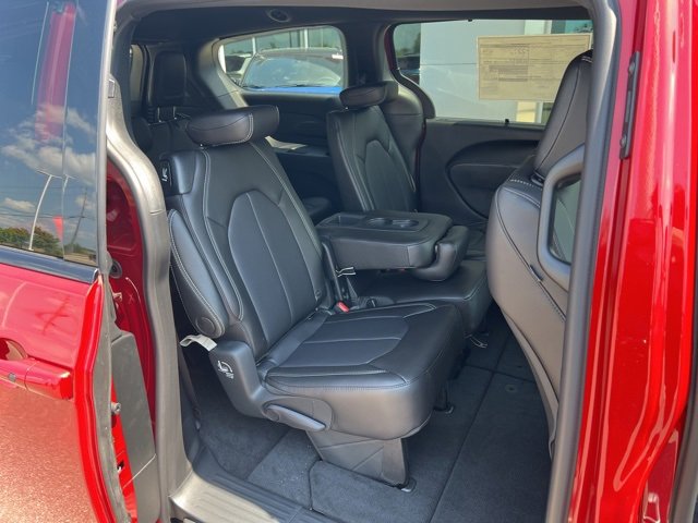 New 2026 Chrysler Pacifica Select image 26