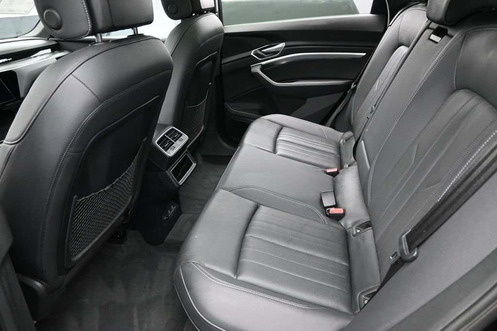 Used 2022 Audi e-tron Premium Plus w/ Premium Plus Package AWD/4WD image 30