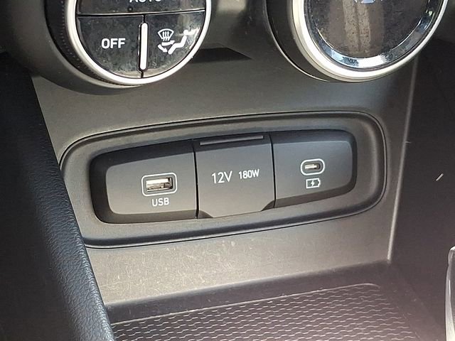 Used 2025 Hyundai Venue SEL FWD image 27