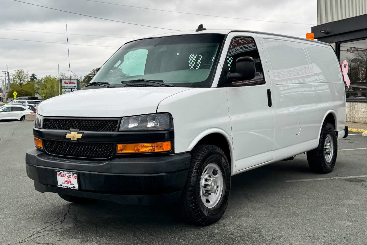 Used 2020 Chevrolet Express 2500 w/ Driver Convenience Package RWD image 8