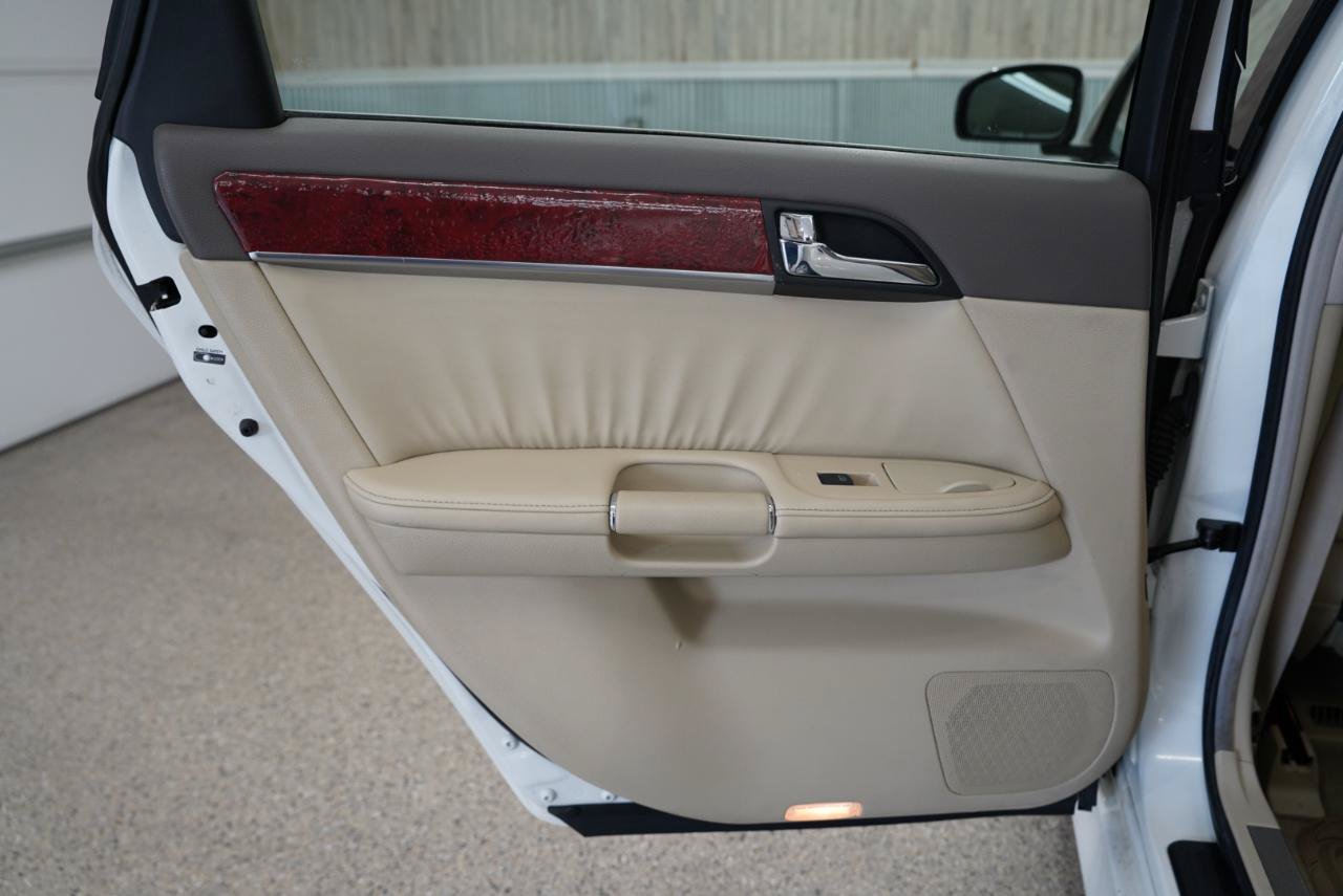 Used 2010 INFINITI M35 w/ Technology Pkg RWD image 36