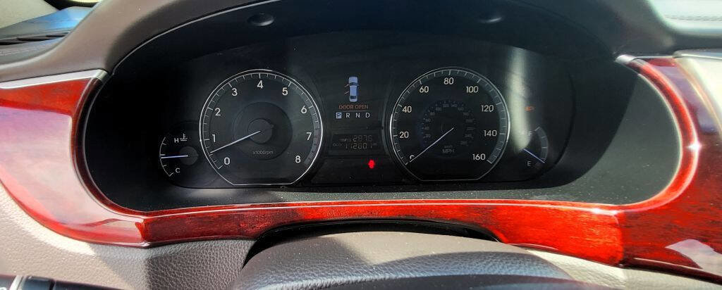 Used 2013 Hyundai Equus Signature image 23