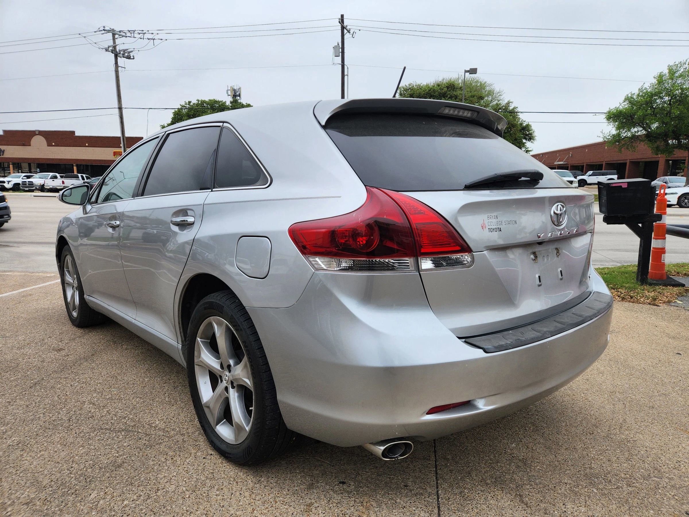 Used 2015 Toyota Venza XLE w/ XLE Premium Package FWD image 3