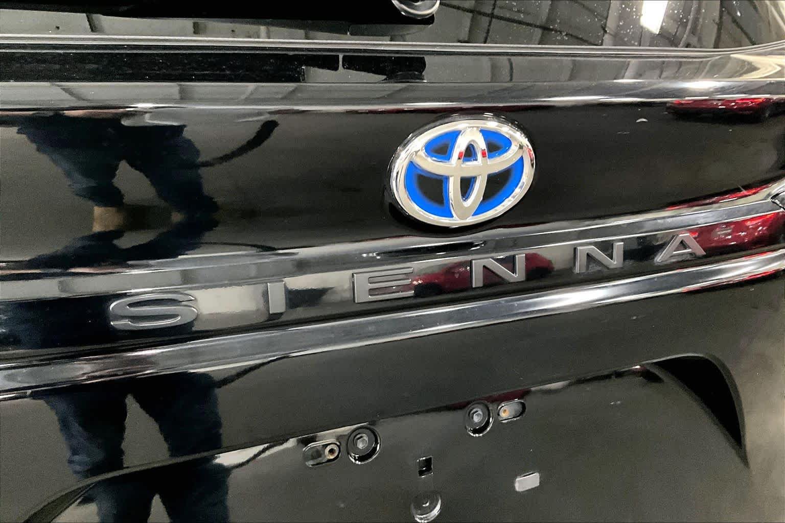 Certified 2023 Toyota Sienna XLE w/ XLE Plus Package AWD/4WD image 61
