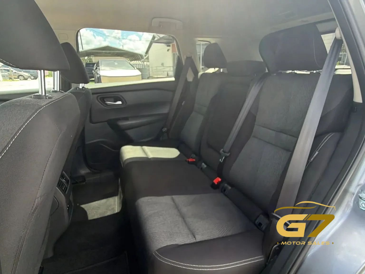Used 2025 Nissan Rogue SV FWD image 25