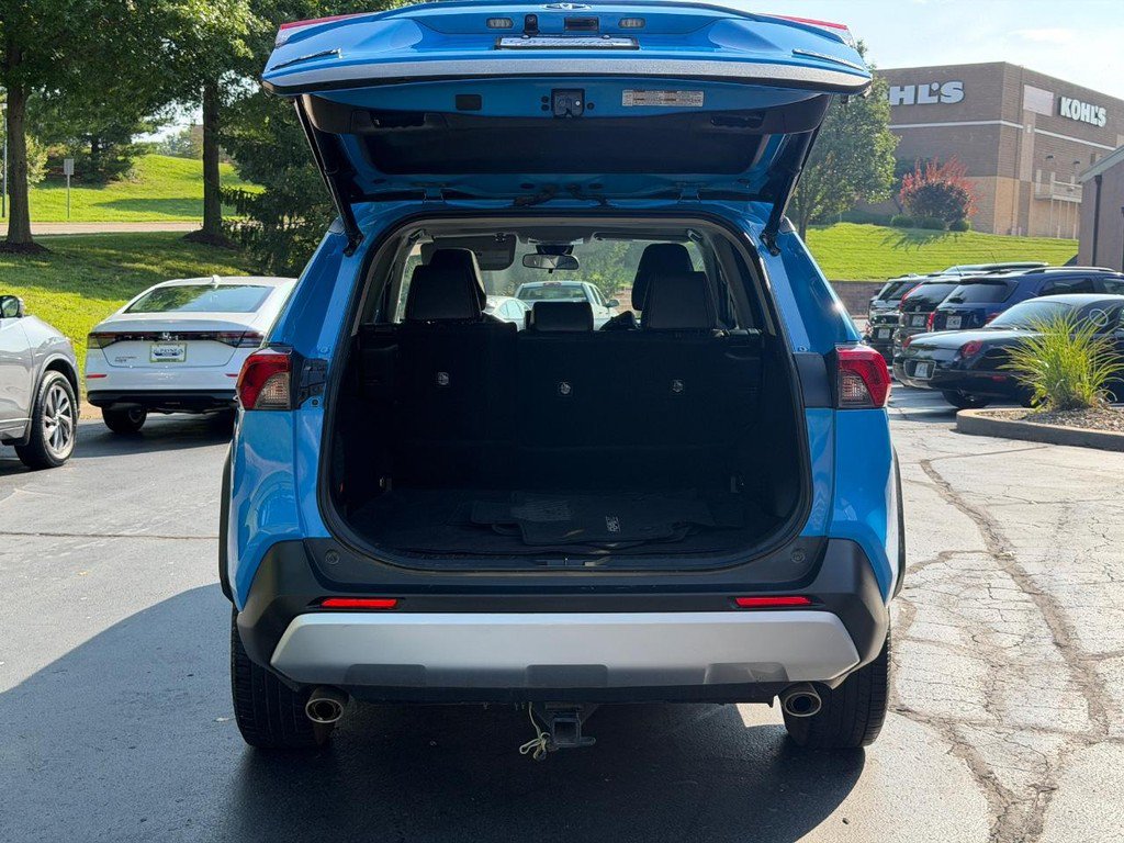 Used 2019 Toyota RAV4 Adventure AWD/4WD image 4