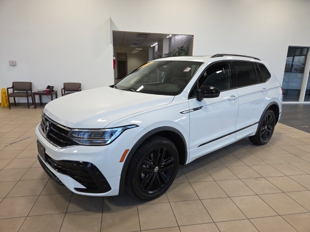 Used 2022 Volkswagen Tiguan SE R-Line image 3