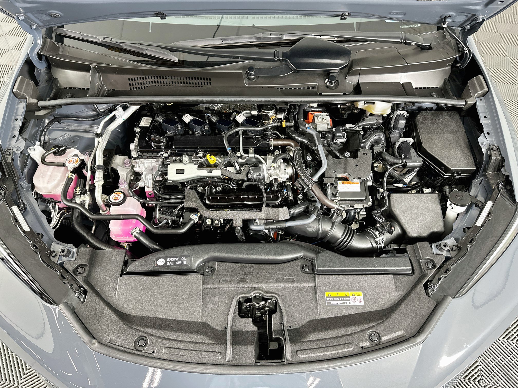 Used 2024 Toyota Prius XLE FWD image 32