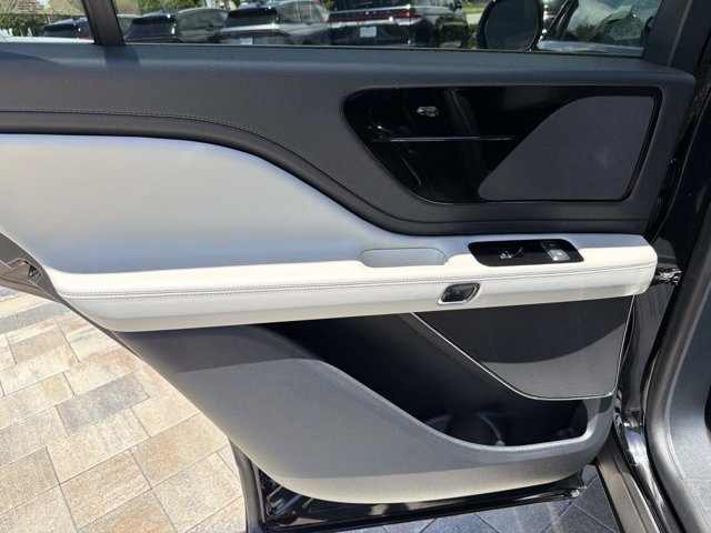 New 2026 Lincoln Aviator 2WD w/ Jet Appearance Package image 15