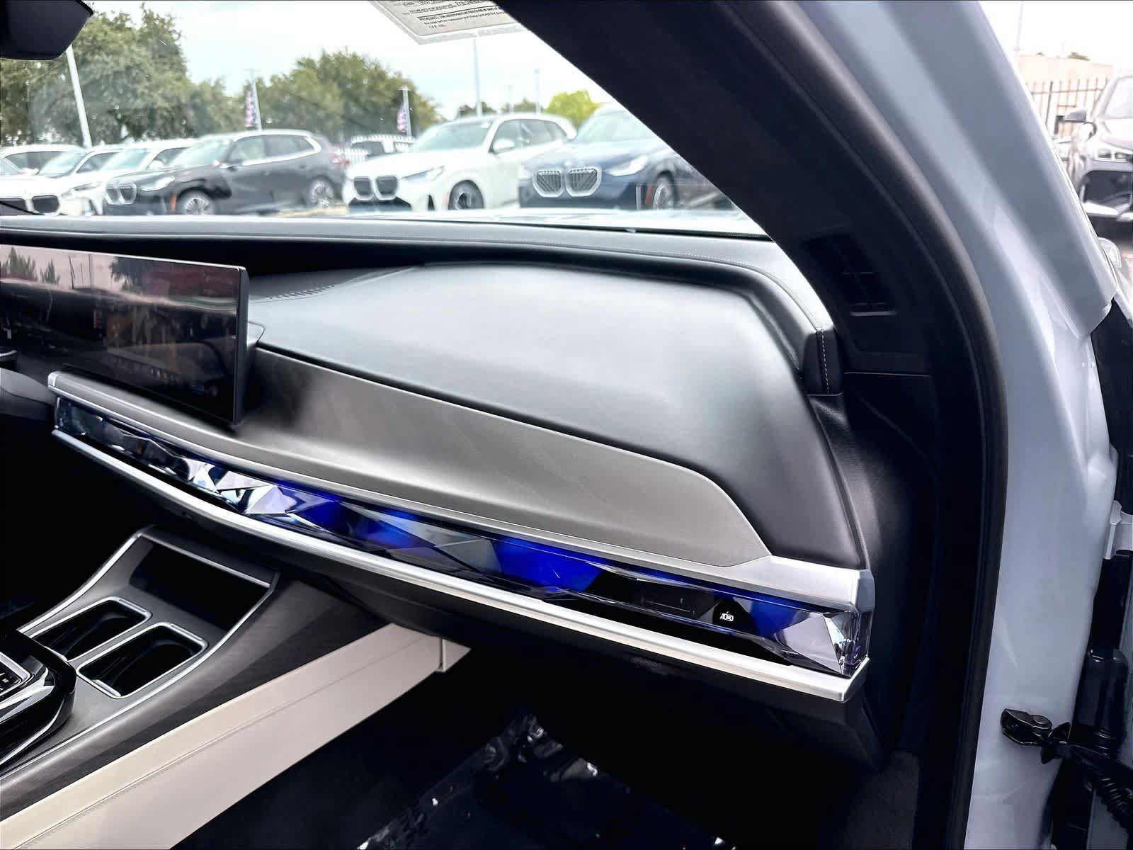 Used 2023 BMW i7 xDrive60 AWD/4WD image 29