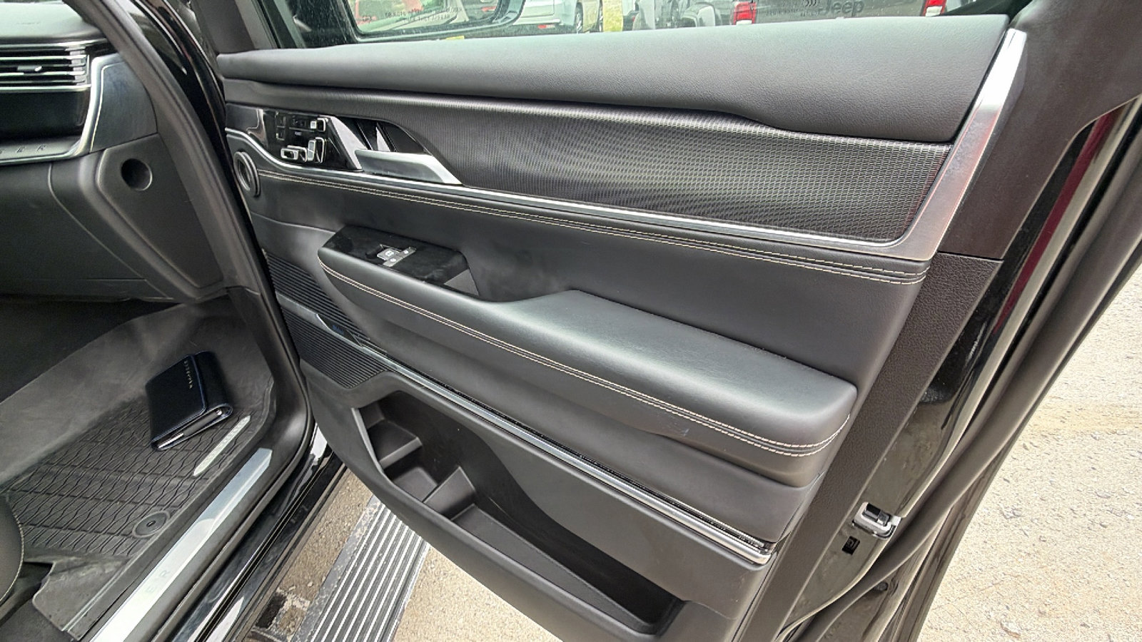 Used 2025 Jeep Grand Wagoneer Series II Obsidian w/ Quick Order Packagew 28T AWD/4WD image 19