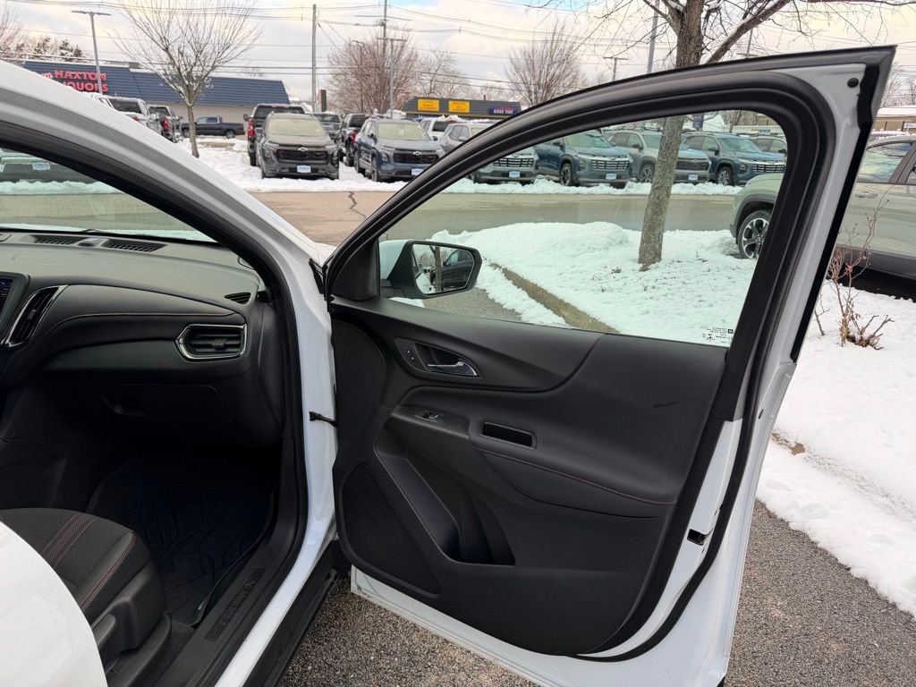 Used 2022 Chevrolet Equinox RS w/ LPO, Floor Liner Package image 23