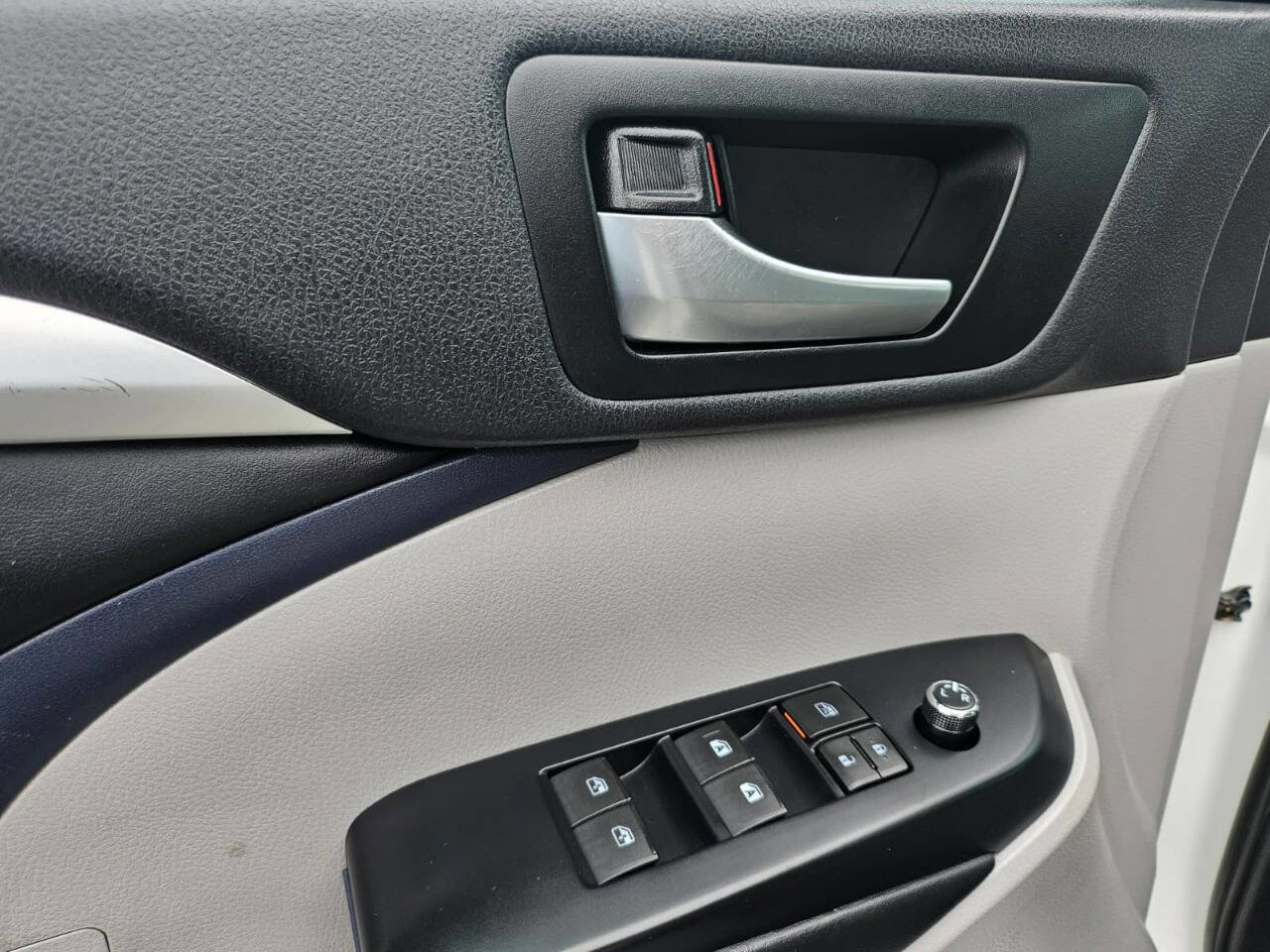 Used 2019 Toyota Highlander XLE image 30