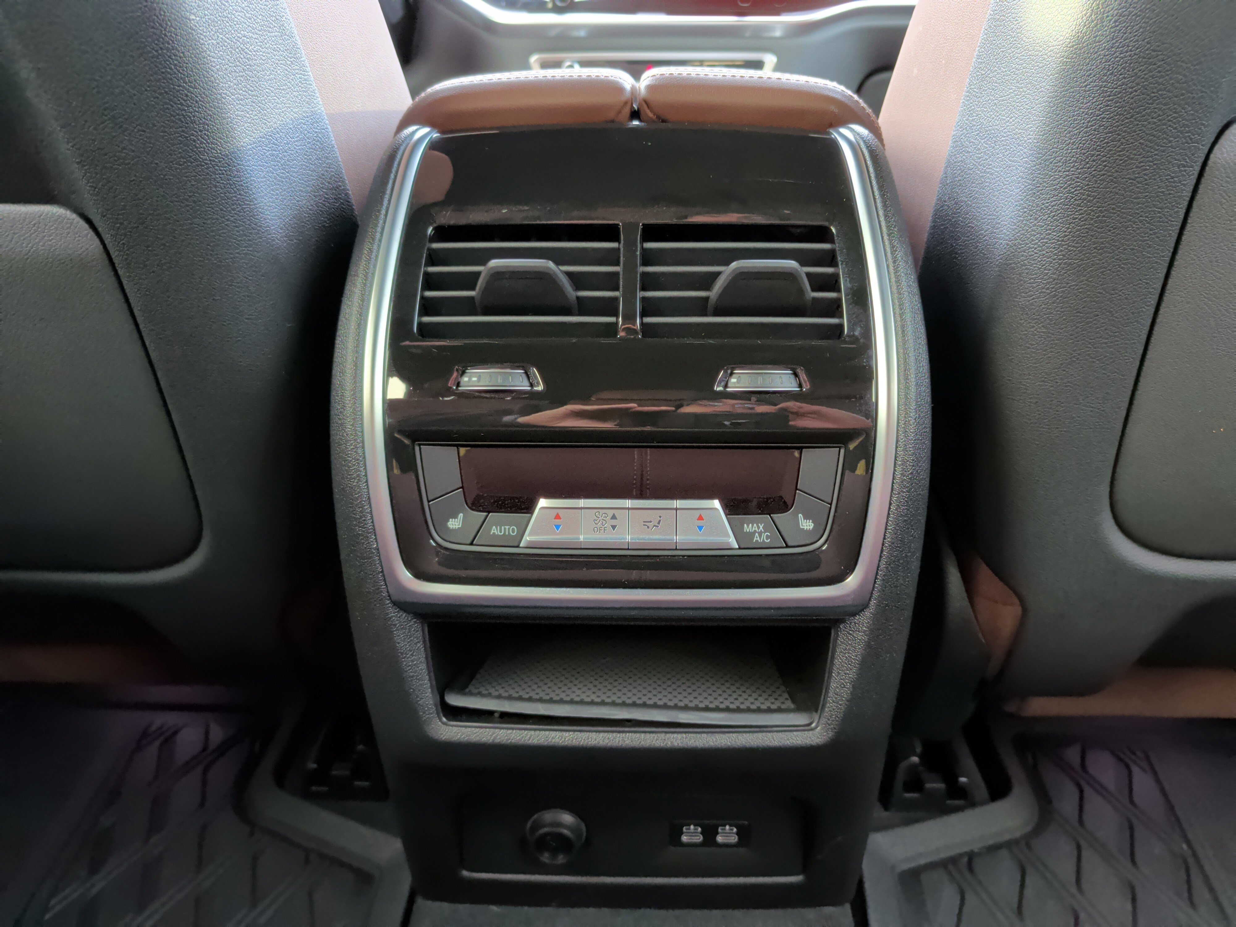 Certified 2025 BMW X5 M60i w/ Climate Comfort Package image 35