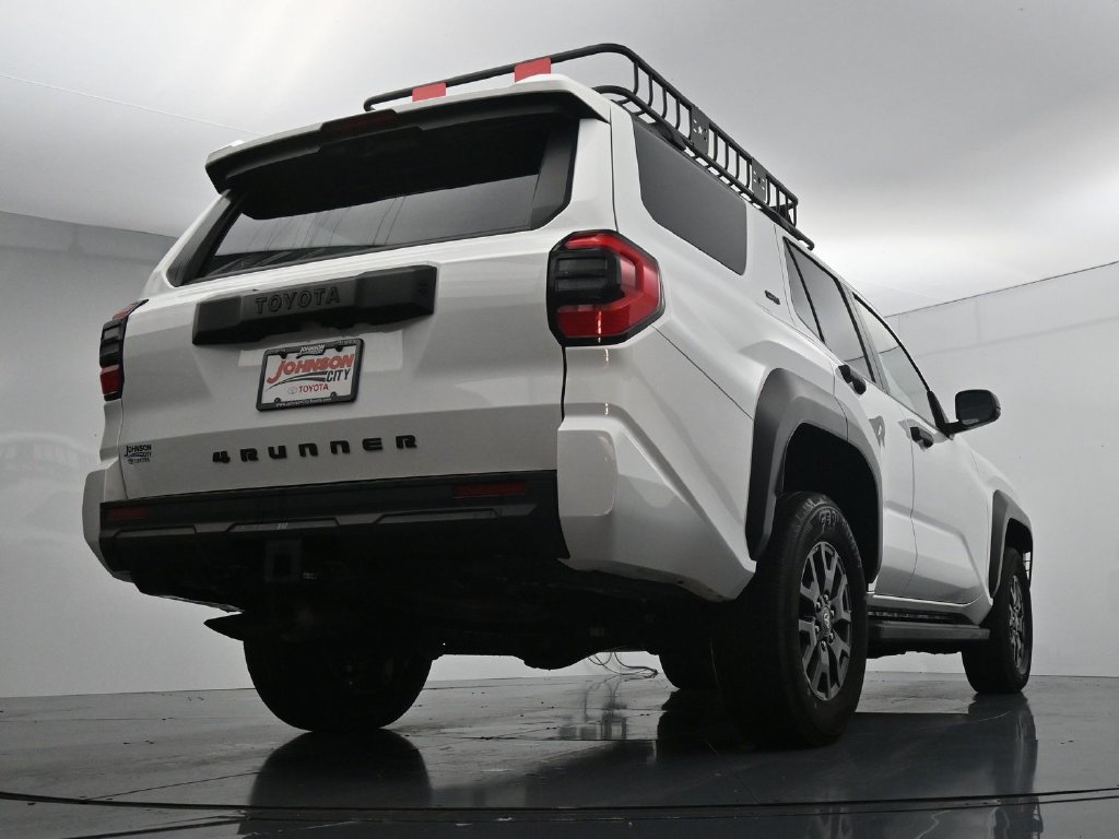 Used 2025 Toyota 4Runner SR5 AWD/4WD image 37