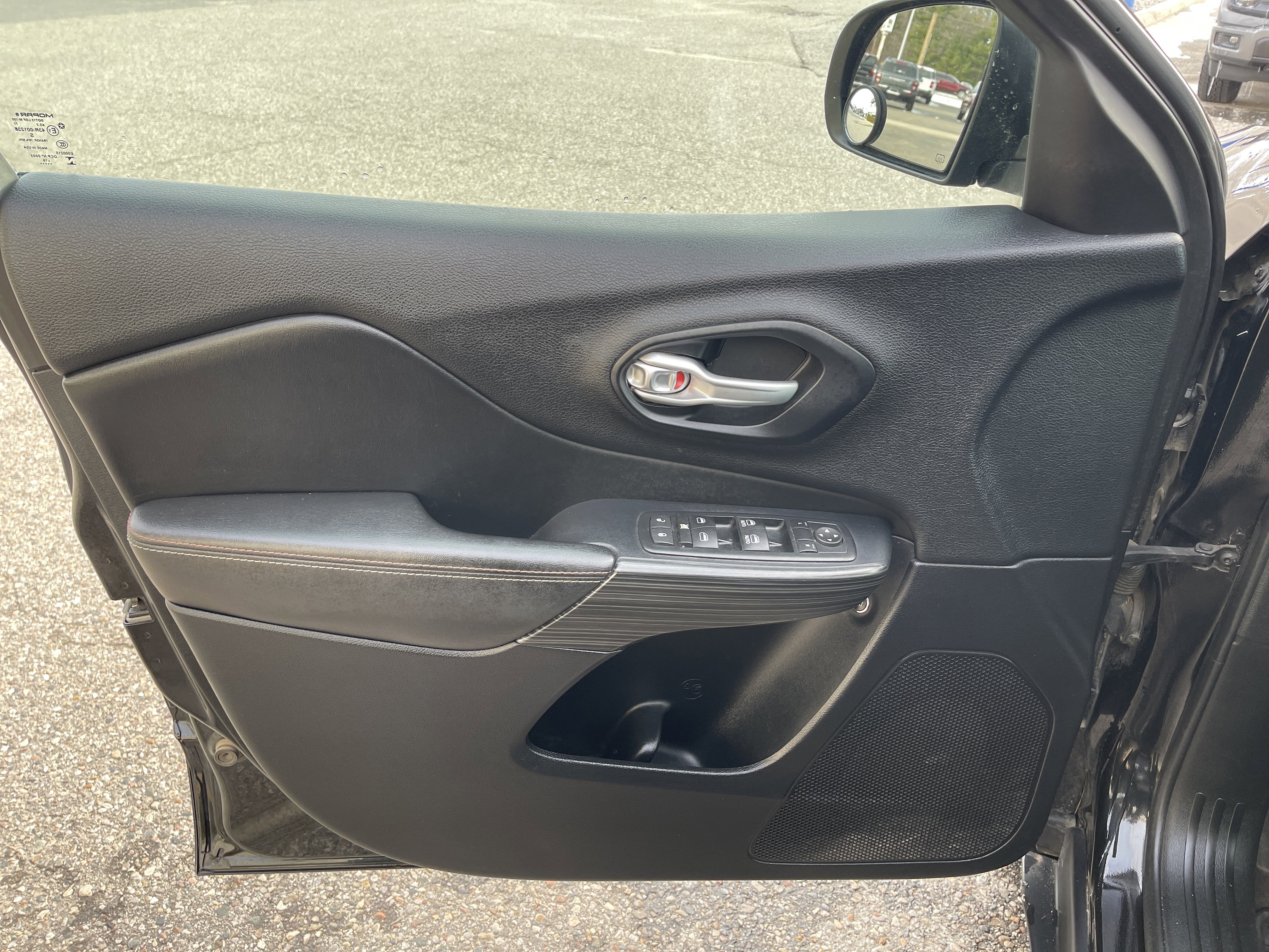 Used 2016 Jeep Cherokee 75th Anniversary image 12