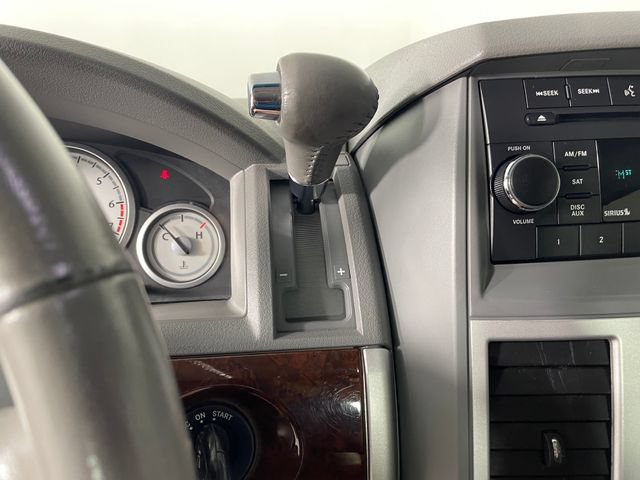 Used 2010 Chrysler Town & Country Touring FWD image 9