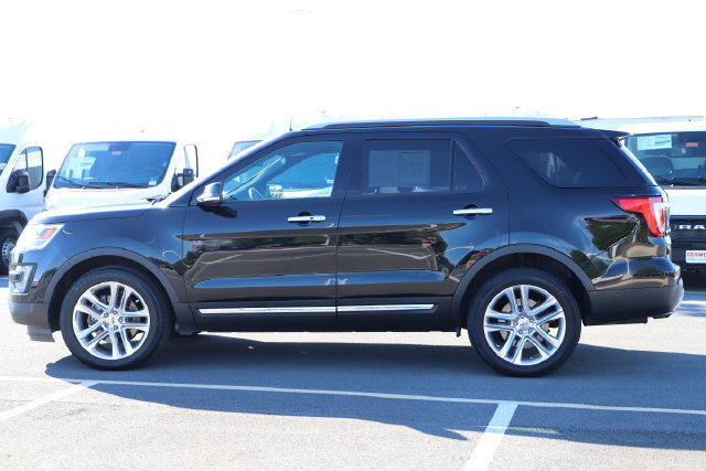 Used 2017 Ford Explorer Limited w/ Equipment Group 301A AWD/4WD image 3